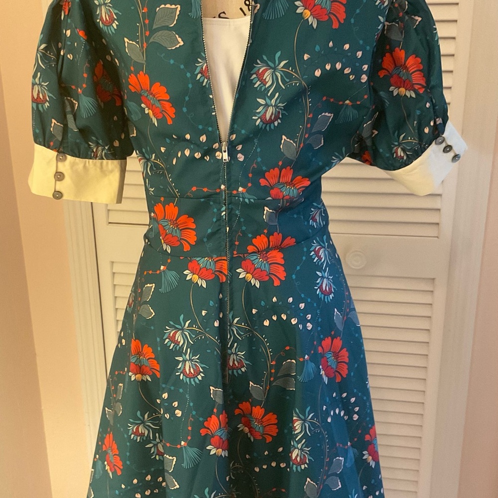 Unique Vintage Green Puff Sleeve V-Neck Sundress